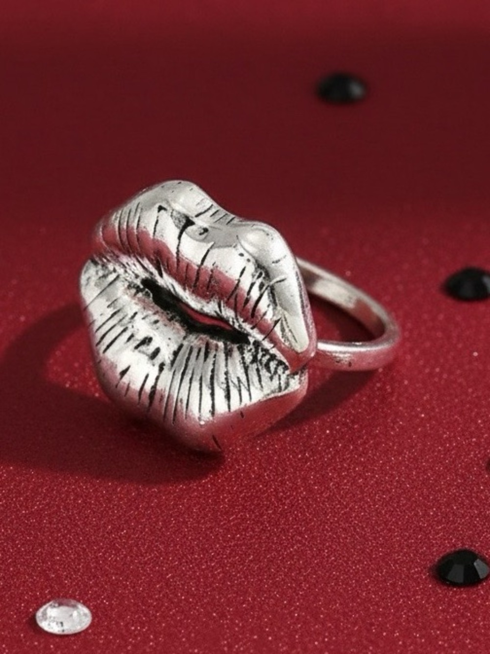 Chunky Silver Kissing Lips Statement Ring Y2K Grunge Punk Streetwear Coquette